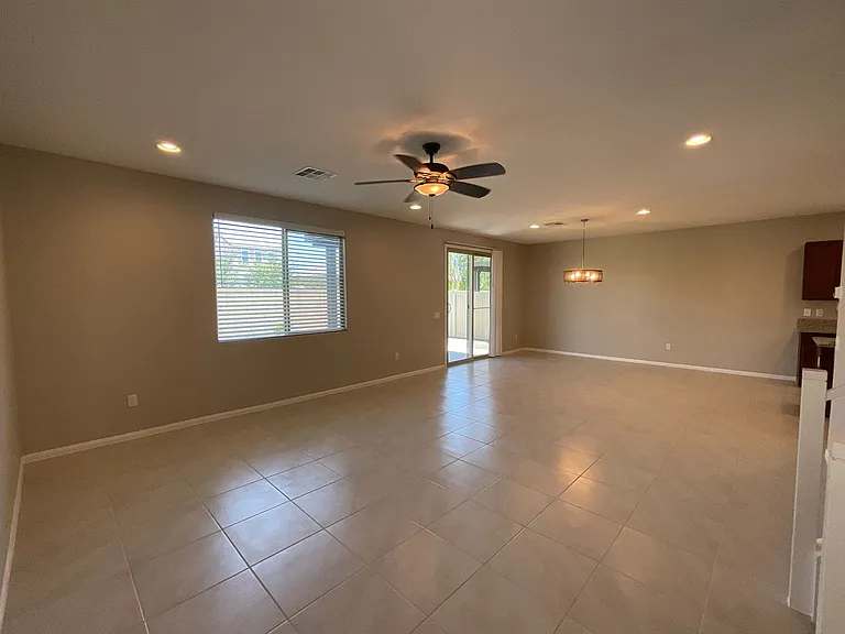 18 Pivot Ave — Photo 5