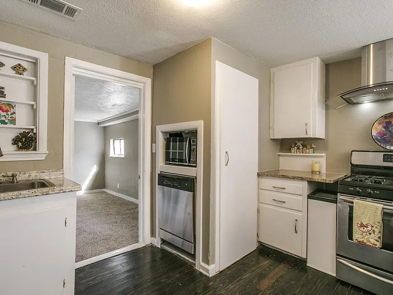 2921 Livingston Ave — Photo 9