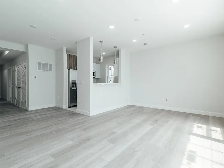144 Bergen Ave #2A — Photo 9