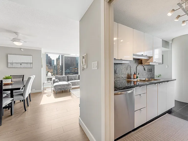 837 Hastings St W #1605 — Photo 19