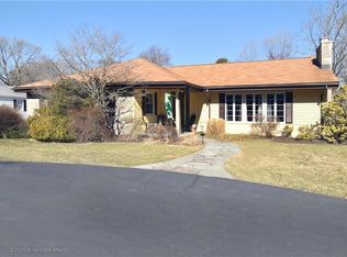 5 Algonquin Dr, Warwick, RI 02888