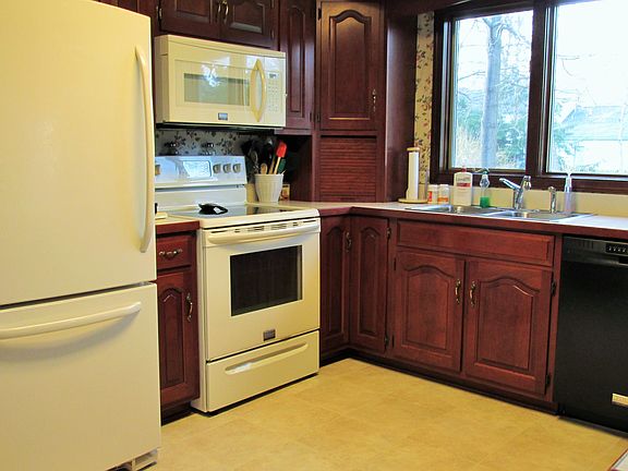 3rd image of 1077 Buchholz Dr