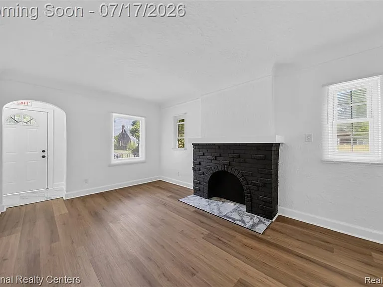 13527 Winthrop St — Photo 40