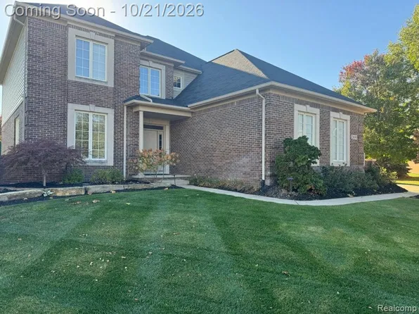 26690 Kentucky Ct, South Lyon, MI 48178