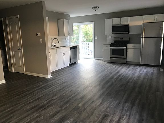 3rd image of 922 Bayview Dr