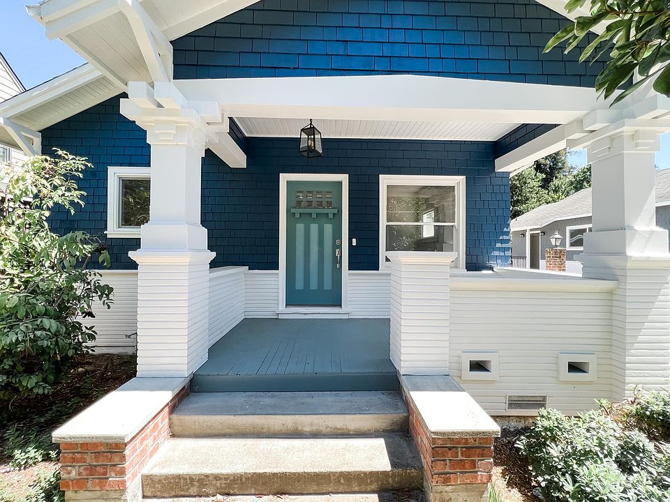 558 Seminary St facing Fuller Park