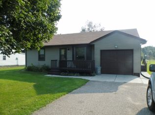 2305 River Rd, Windom, MN 56101