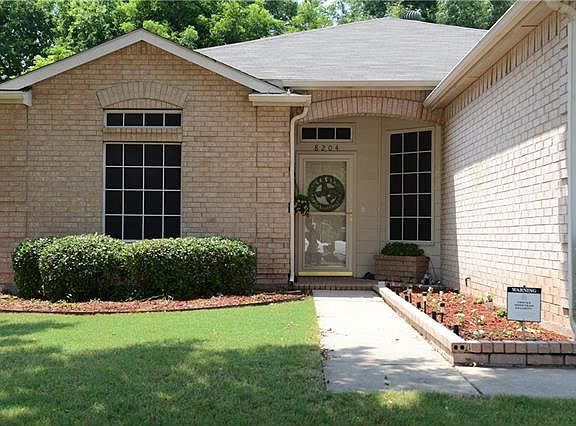 2nd image of 8204 Seven Oaks Ln