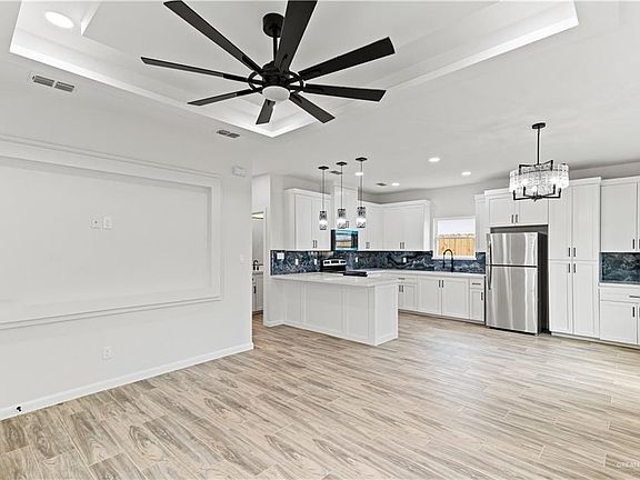 5th image of 1300 Rosewood Ln #2
