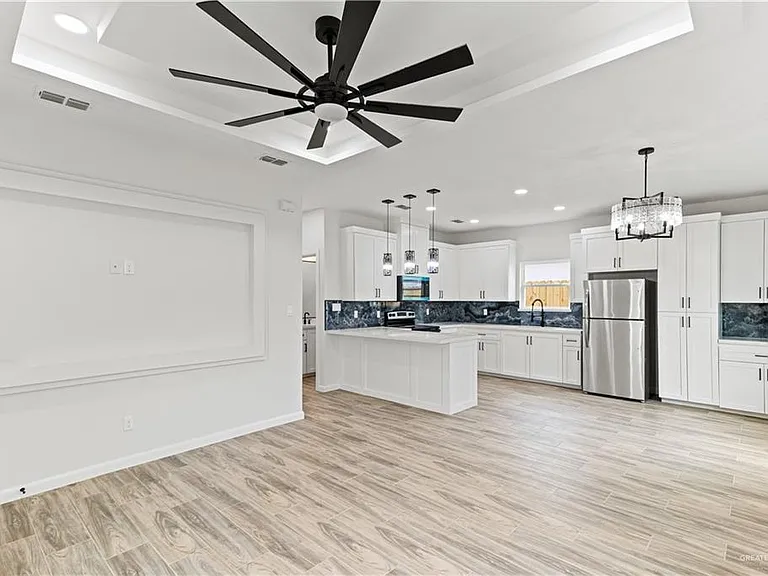 1300 Rosewood Ln #2 — Photo 5