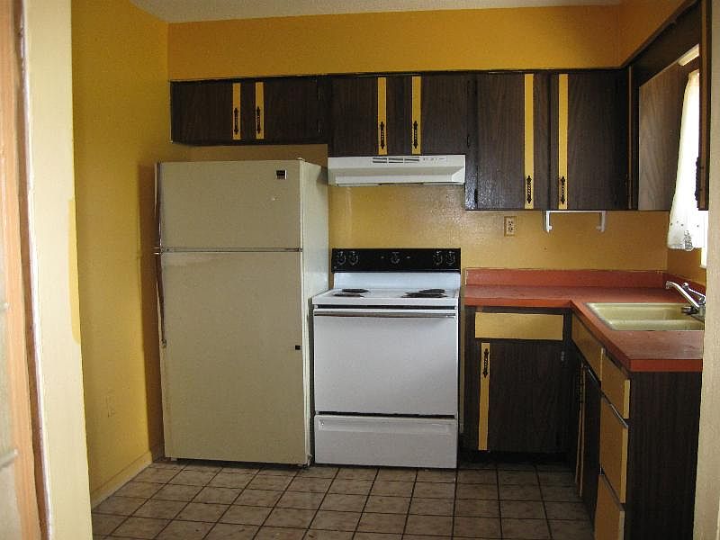 2nd image of 25 Lake Court Loop