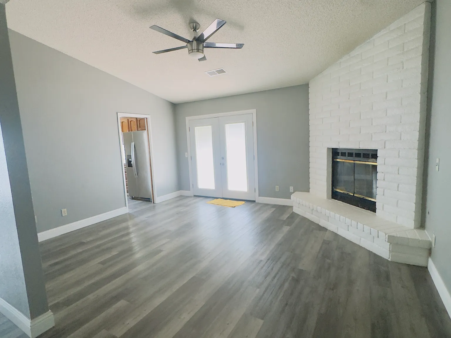 3 bed, 1425 sqft, $2,200 — Photo 1