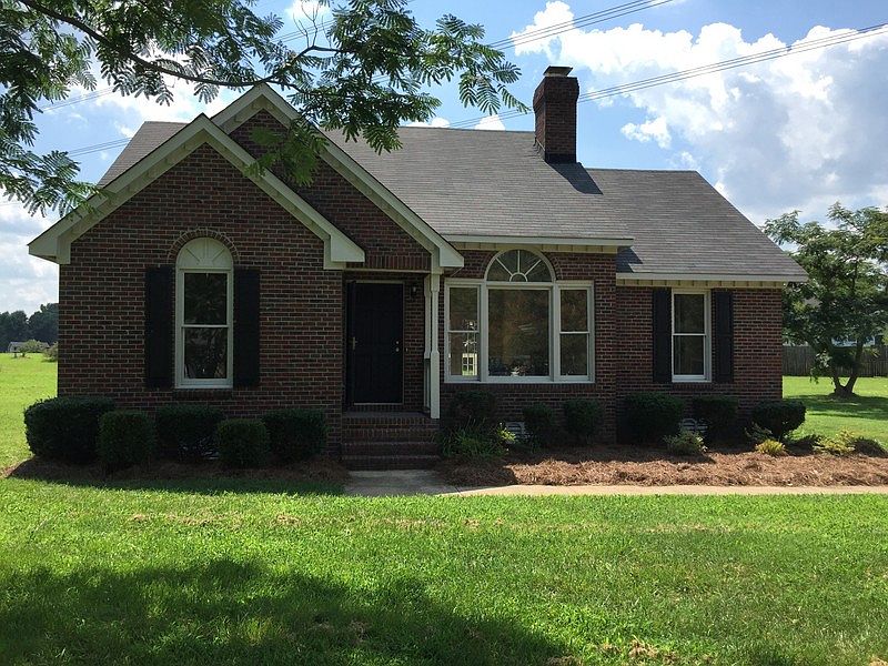 Beautiful brick front!!