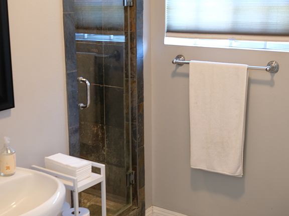 3rd image of 1501 S Dunsmuir Ave
