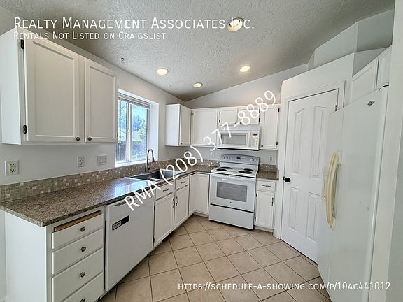 5th image of 2717 E Sandgate Ave
