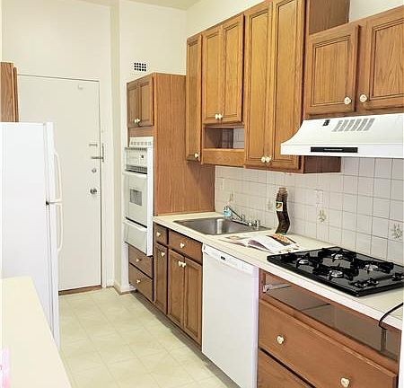 4th image of 10500 Rockville Pike Unit M17