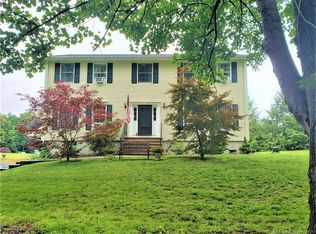 2 Loveland Dr, Sandy Hook, CT 06482