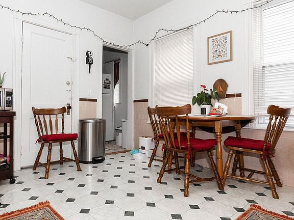 5th image of 548 Washington St #1