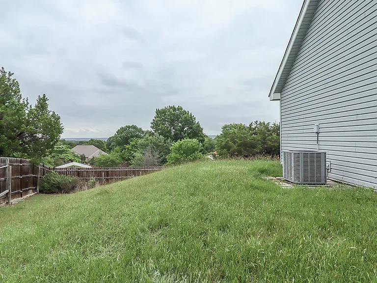 1810 Mesa Oaks Cir — Photo 38