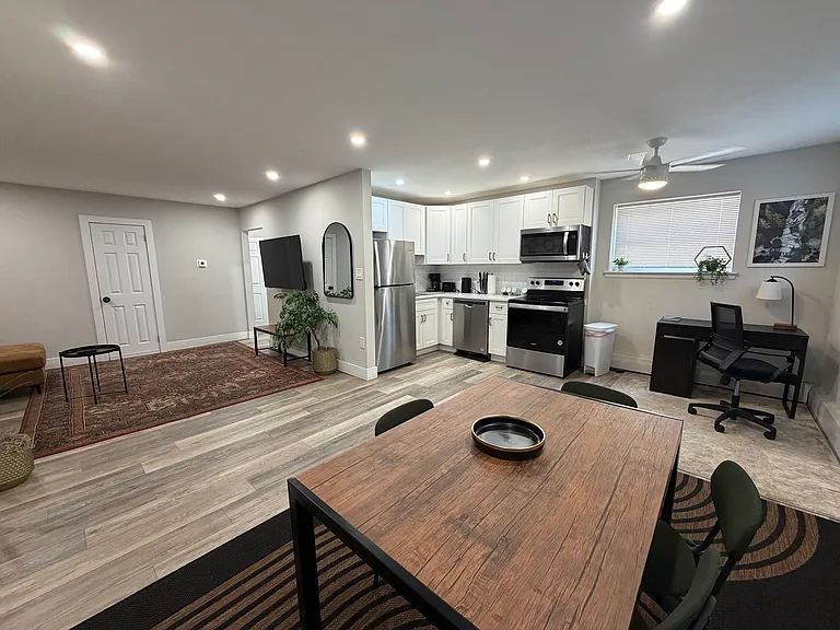 711 Harry St #1B — Photo 5