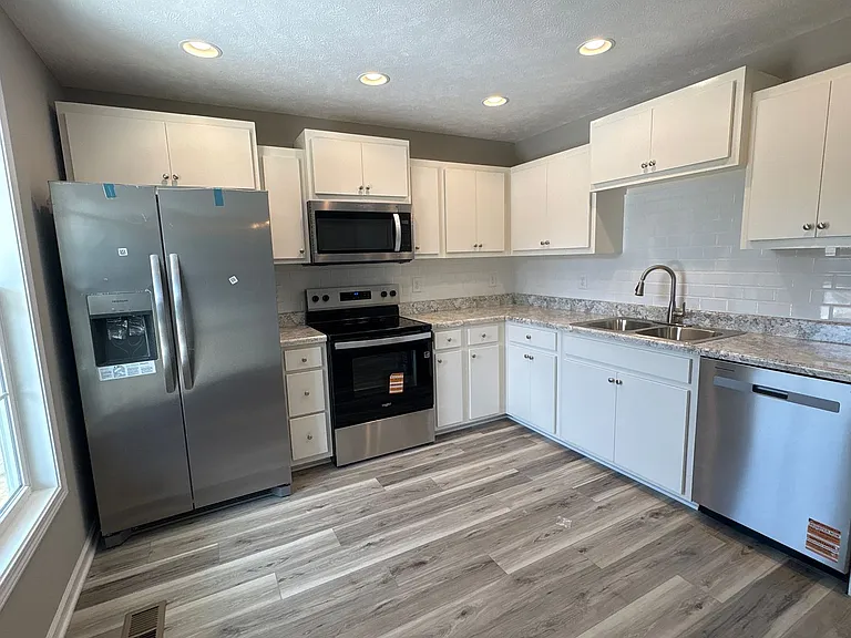 309 W Coffee St — Photo 6