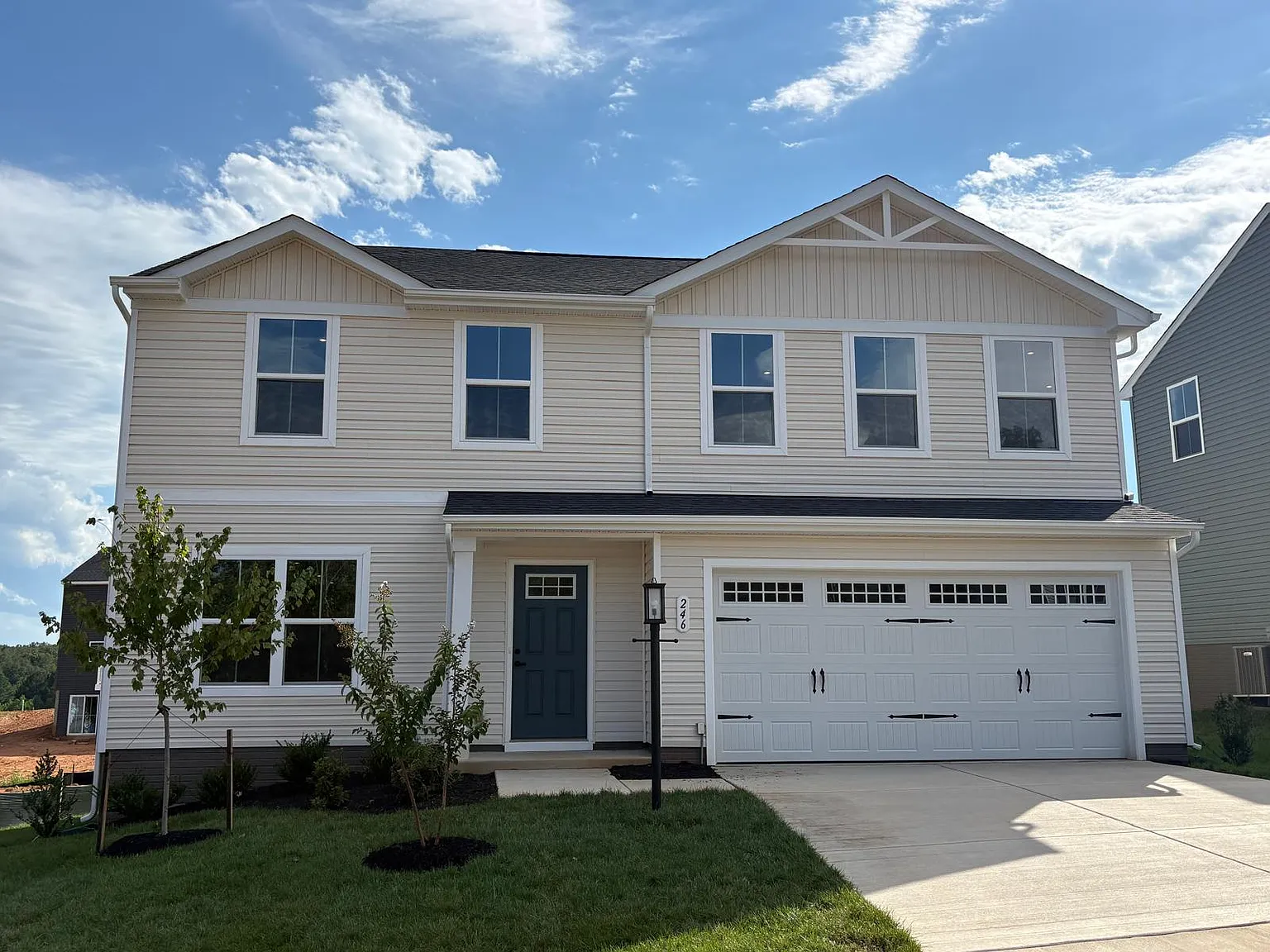 4 bed, 2.5 bath, 1903 sqft, $3,100 — Photo 2