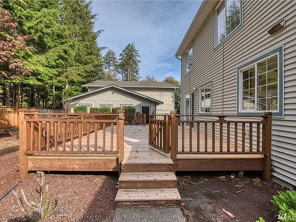 4th image of 143 Olympic View Ave NE