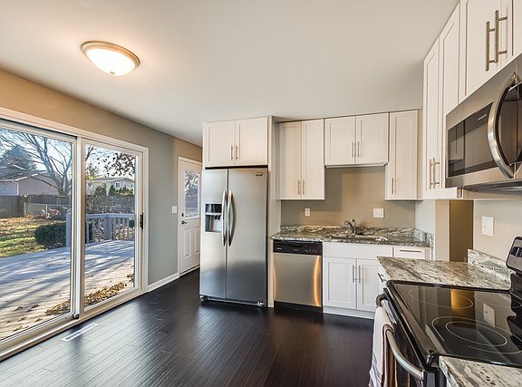 5th image of 463 Belle Plaine Ave