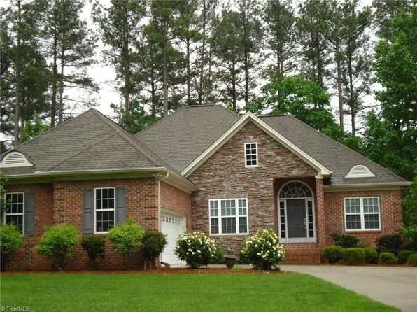 1063 Meadowlands Dr, Winston Salem, NC 27107