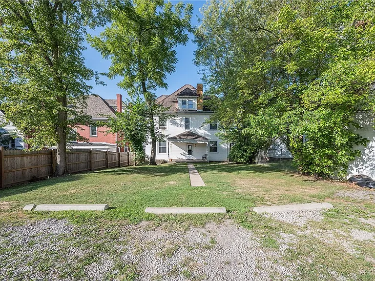 360 Duncan Ave — Photo 15