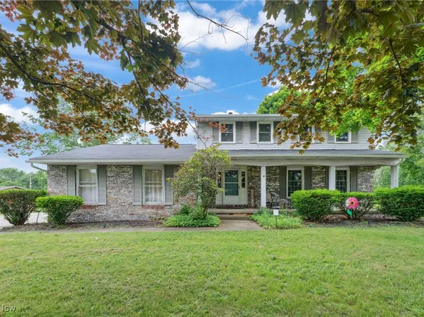 12385 Omar Dr NE, Hartville, OH 44632