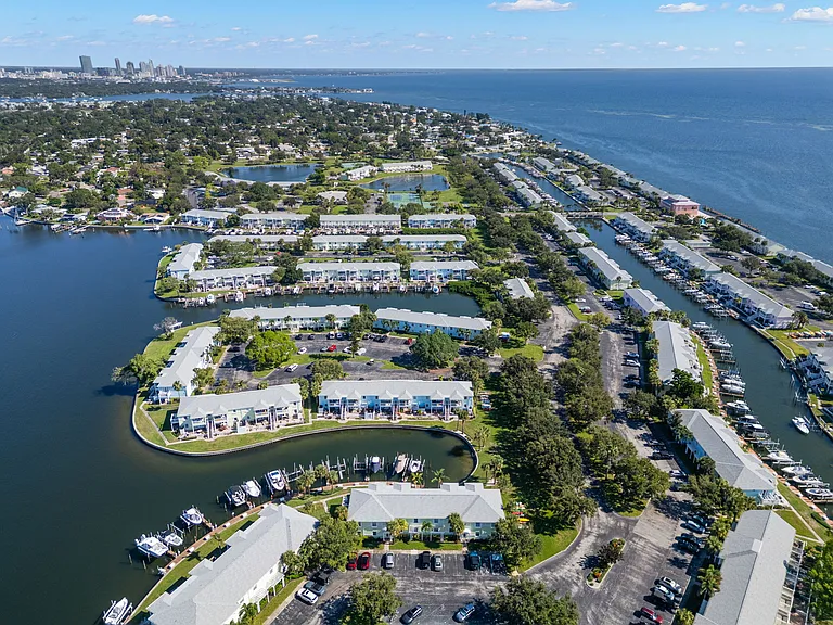 5243 Beach Dr SE #B — Photo 37