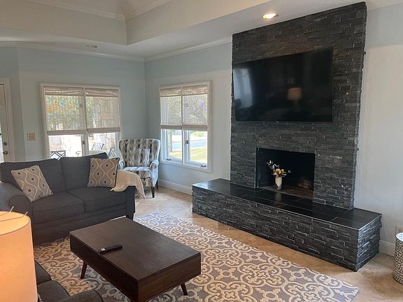 4th image of 1920 Clubhouse Hill Dr