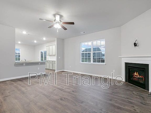 3rd image of 229 Winterberry Way
