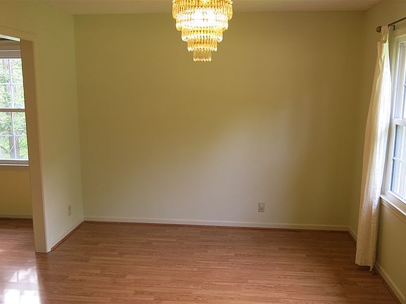 5th image of 405 Garden Grove Ct