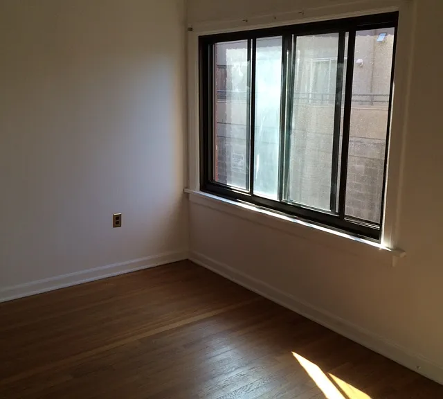 221 W Mercer St #102 — Photo 2