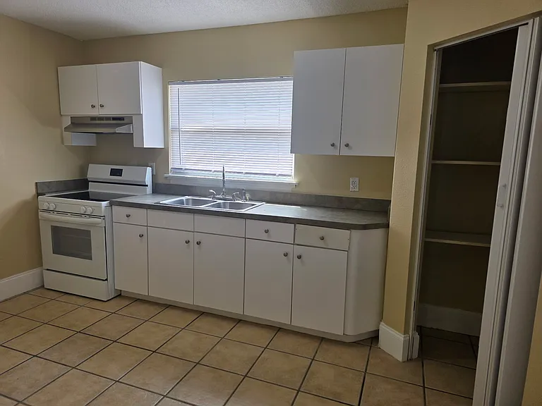 420 Skywood Dr — Photo 1