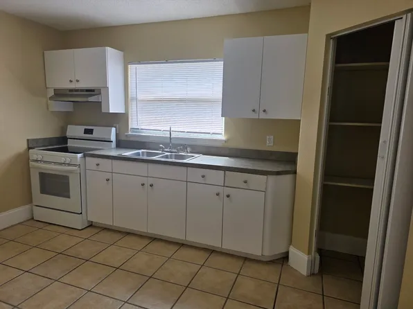 420 Skywood Dr, Valrico, FL 33594