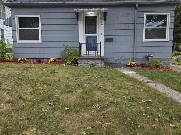 2208 Lyons Ave, Lansing, MI 48910
