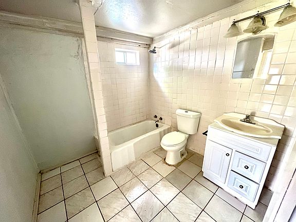 4th image of 716 Campbell St #2