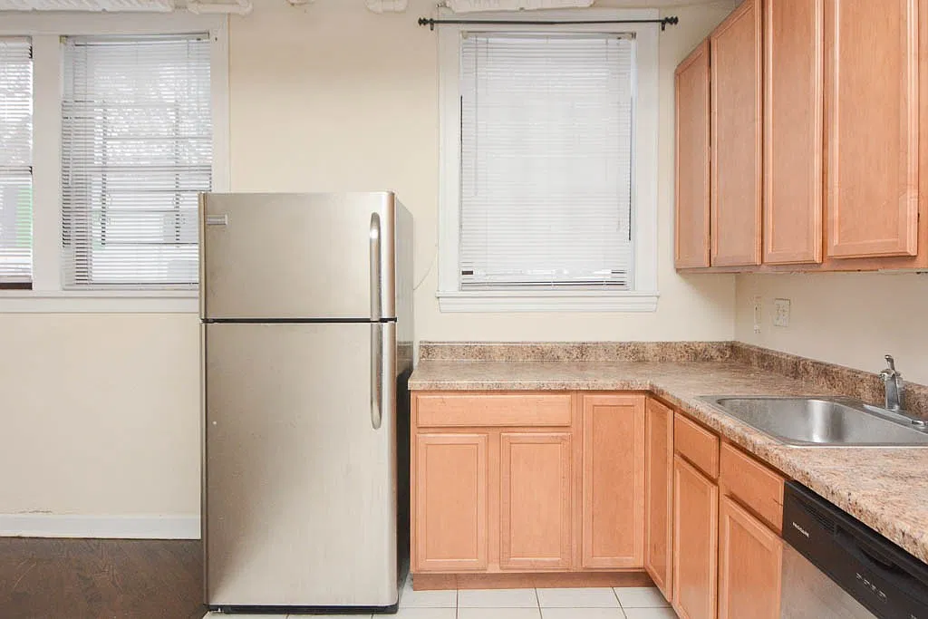 3325 N Lakewood Ave — Photo 4