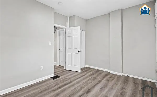 2511 W Oakdale St — Photo 7