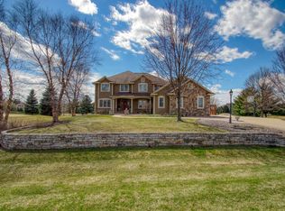 835 N Red Oak Dr, Oconomowoc, WI 53066