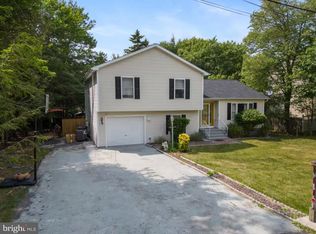 1195 Thunder Dr, Pocono Summit, PA 18346