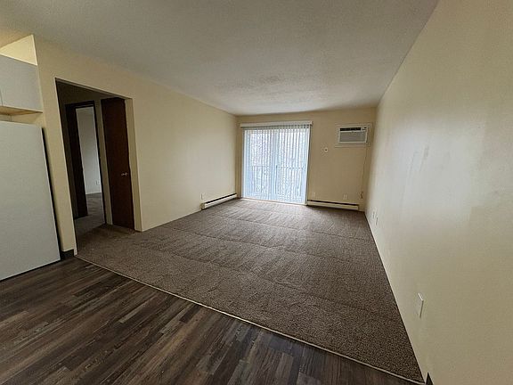 2nd image of 2555 Wedgewood Rd #27