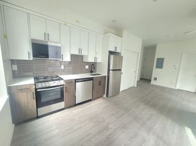 **4 Weeks Free Rent Upon Move In** | New Construction - Minutes From Downtown Pdx