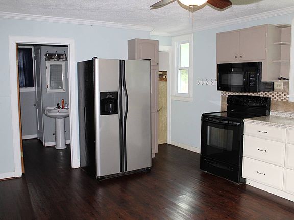 3rd image of 425 Denby St