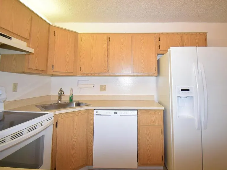 2173 White Pine Cir #C — Photo 6