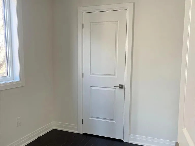 563 New England Ct W — Photo 17