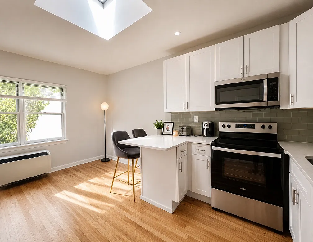 Studio, $2,600 — Photo 2